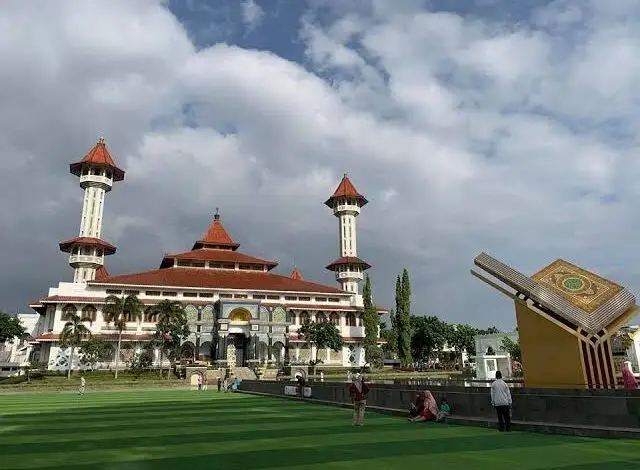 Masyarakat Cianjur Masih Mengunjungi Alun-alun Cianjur