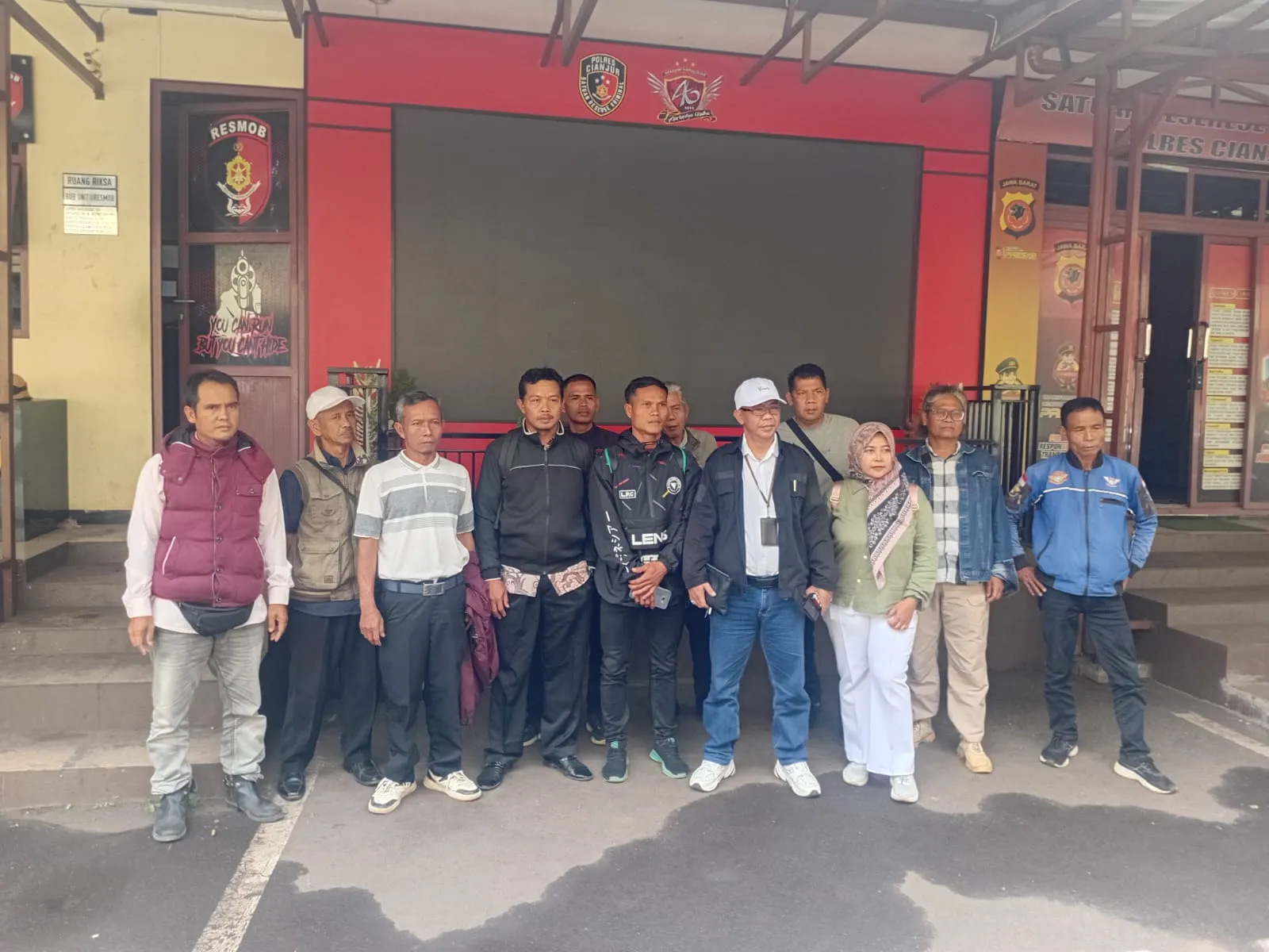 Masyarakat Padaluyu Cikadu Laporkan Kades ke Polres Cianjur Soal Dugaan Penyelewengan Dana Desa