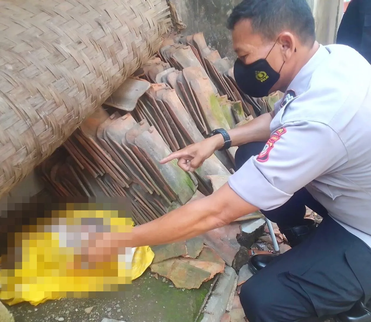 Mayat Bayi Terbungkus Jas Hujan Gegerkan Warga Cianjur, Polisi Selidiki Pelaku
