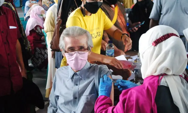 Membludak! Lansia dan Jemaah Haji di Cianjur Jalani Vaksinasi Covid-19