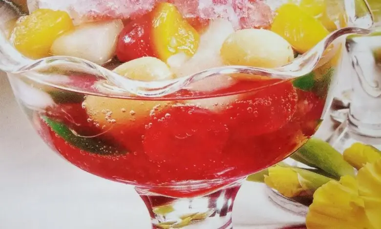 Menu Buka Puasa dengan Es Buah Ceria Buatan Sendiri