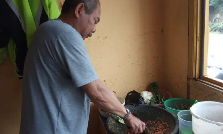 Merugi, Pedagang Nasi di Cipanas Kena Imbas Harga Cabai Rawit Merah yang Makin Pedas