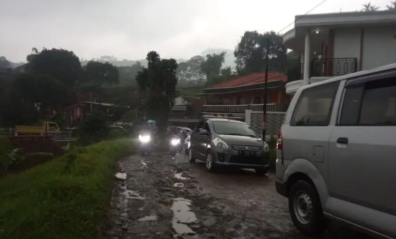 Meski Butut, Jalur Puncak II Jadi Solusi Pengendara Hindari Kemacetan