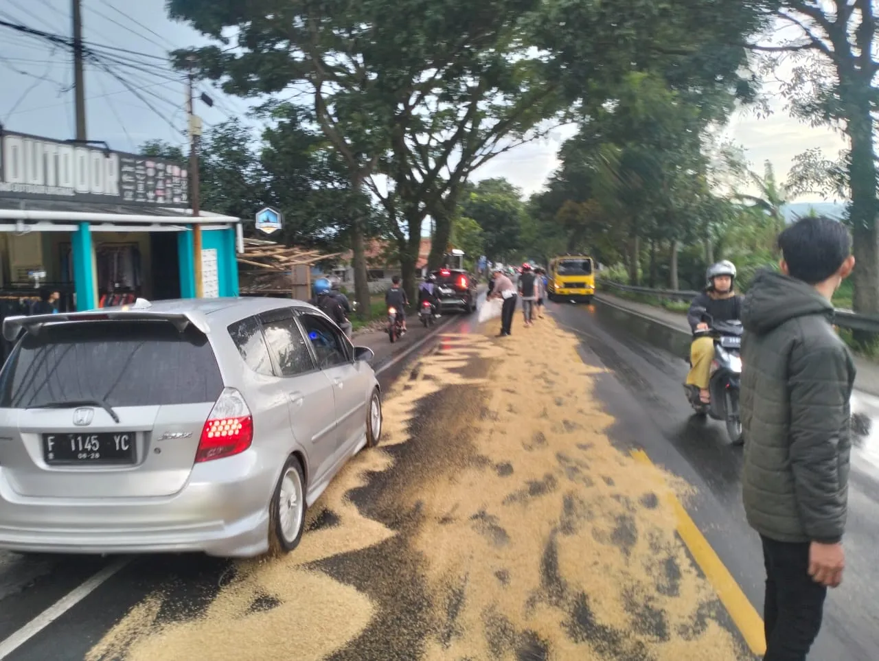 Minim Saksi, Polisi Kesulitan Ungkap Penyebab Tumpahan Oli di Cianjur