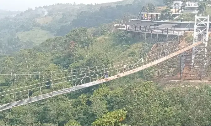 Miris! Pekerja Jembatan Gantung The Nice Funtastic Park Tak Gunakan Safety
