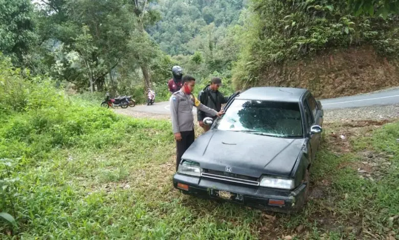 Mobil Masuk Jurang Sedalam Lima Meter di Cikadu, Diduga Karena Rem Blong