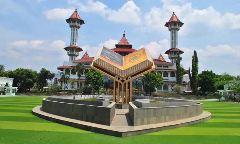Monumen Al-Quran di Alun-alun Cianjur Jadi Sorotan Netizen, Seperti Ini Kondisinya