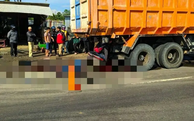 Motor Tabrak Belakang Dump Truck di Lingkar Selatan, Satu Orang Tewas Mengenaskan