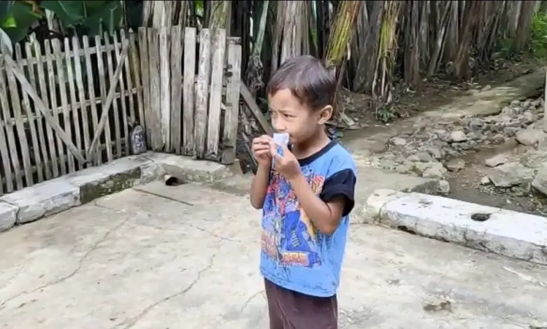 Muhamad Sama Alfariz, Bocah Pemakan Kertas Rokok Asal Cianjur