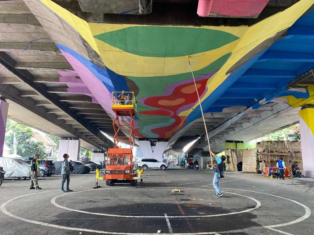 Mural Raksasa di Kolong Pasupati Bakal Jadi yang Terpanjang se-Indonesia