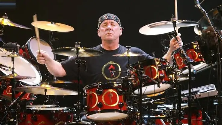 Musisi Legendaris Neil Peart Tutup Usia