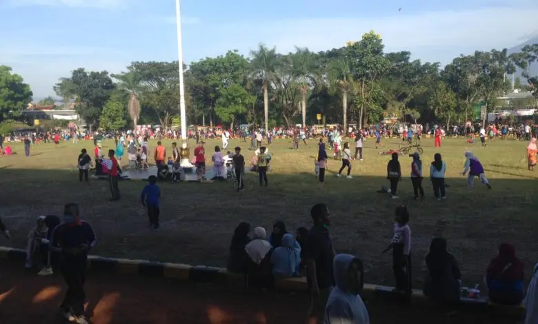 New Normal, Warga Rame-rame Olahraga di Lapang Prawatasari