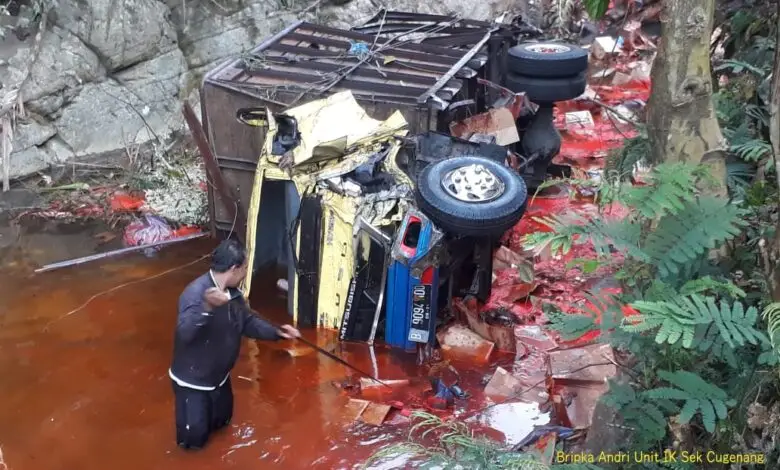 Ngeri! Begini Kronologis Truk Masuk Jurang di Cibeureum