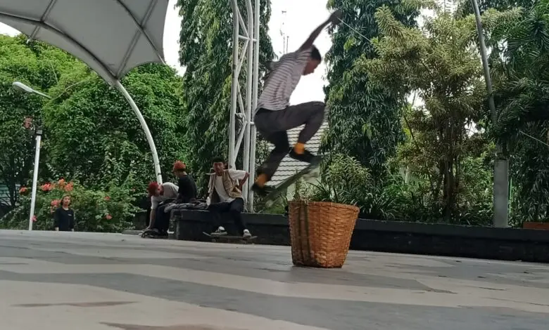 Ngintip Kegiatan Ngabuburit Komunitas Skateboard Cianjur