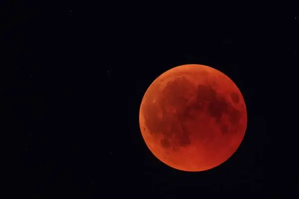 Niat, Tata Cara, dan Keutamaan Salat Gerhana Bulan dan Matahari