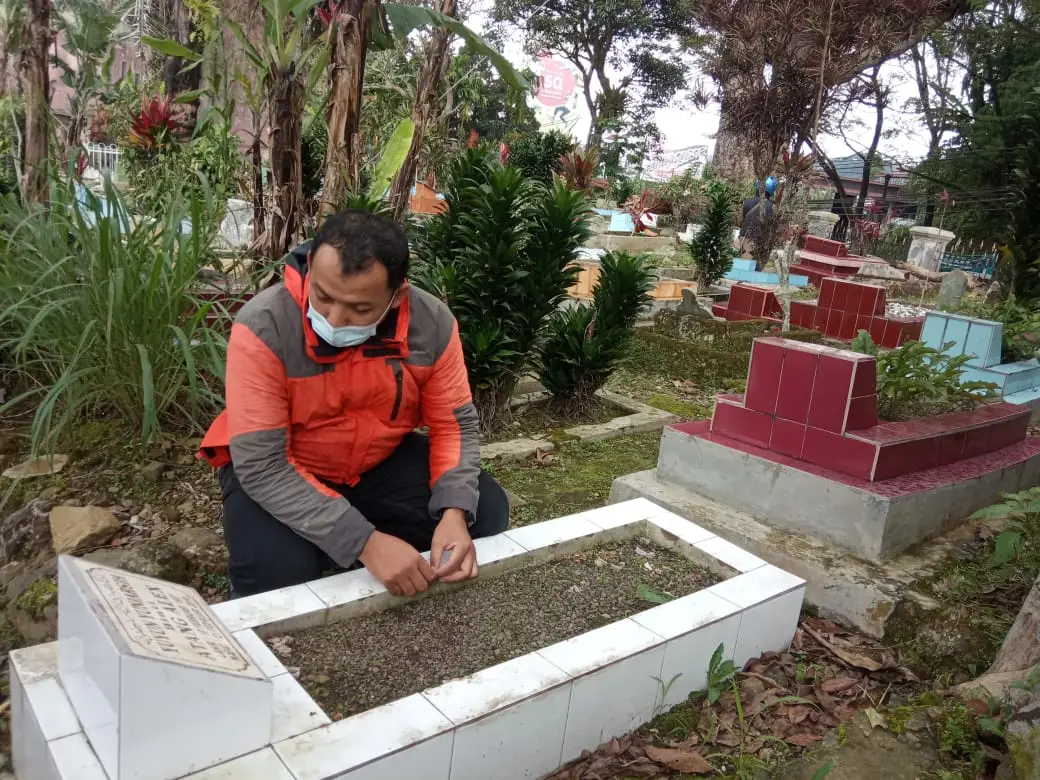 Nyekar, Pemakaman di Cipanas Ramai Didatangi Peziarah