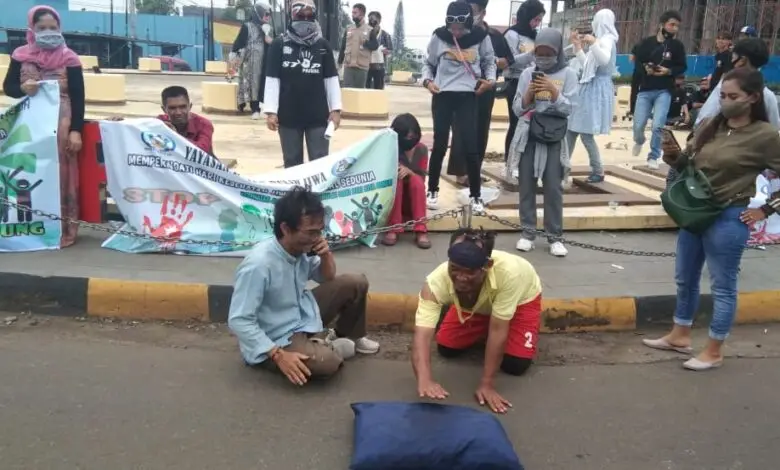 ODGJ Peringati Hari Kesehatan Jiwa Sedunia di Bunderan Tugu Gentur