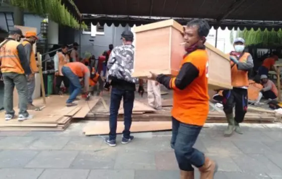 Omset Pengrajin Peti Mati di Cianjur Anjlok Kala Pandemi Melandai