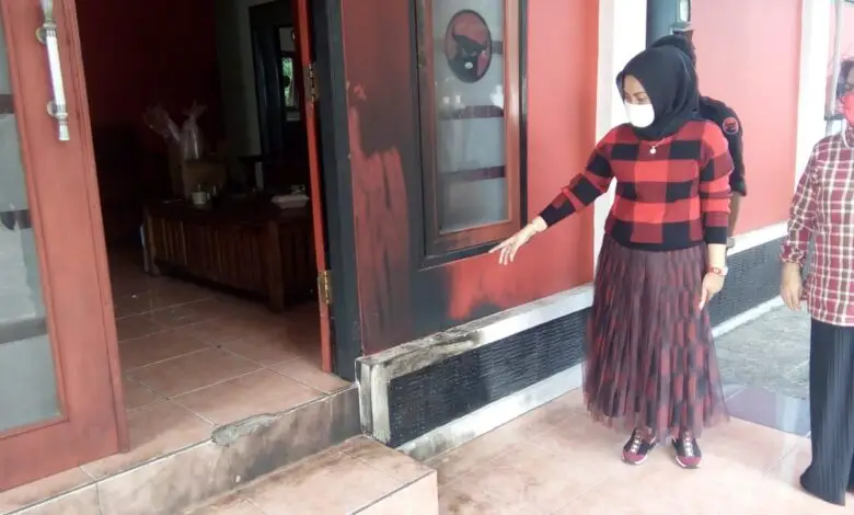 Pagi Buta, Kantor PDIP Cianjur Dilempar Bom Molotov
