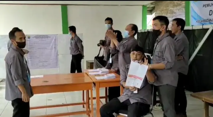 Panitia Musyawarah PAW Kades Cikondang Larang Wartawan Meliput