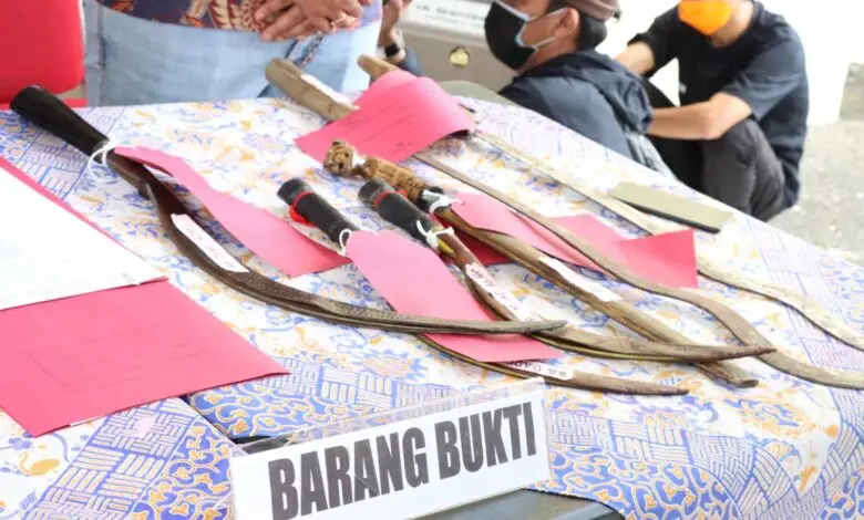 Panjang Besar, Nih Barang Bukti Pelaku Pembacokan di Warungkondang