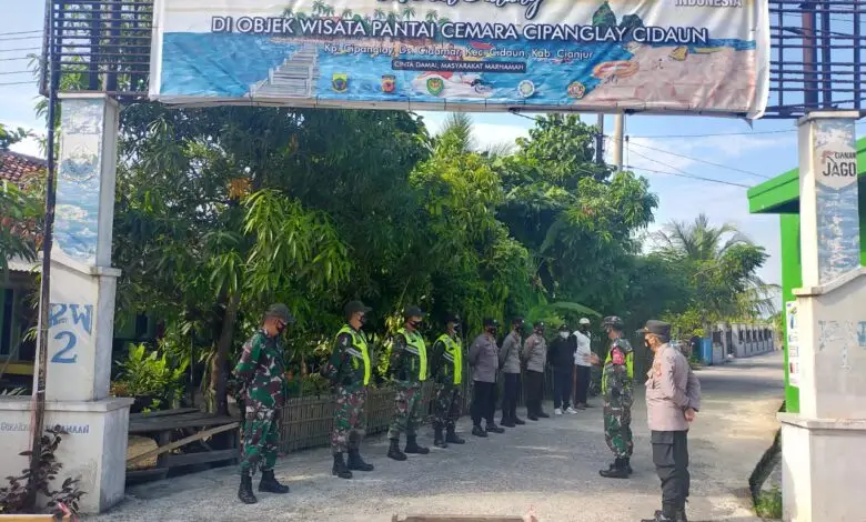 Pantai Cidaun dan Jayanti Tutup, Petugas Gabungan Lakukan Penyekatan