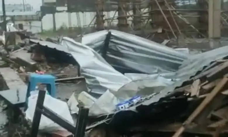 Pasar Cipanas Cianjur Dihantam Angin Puting Beliung, Warga Panik dan Dagangan Hancur