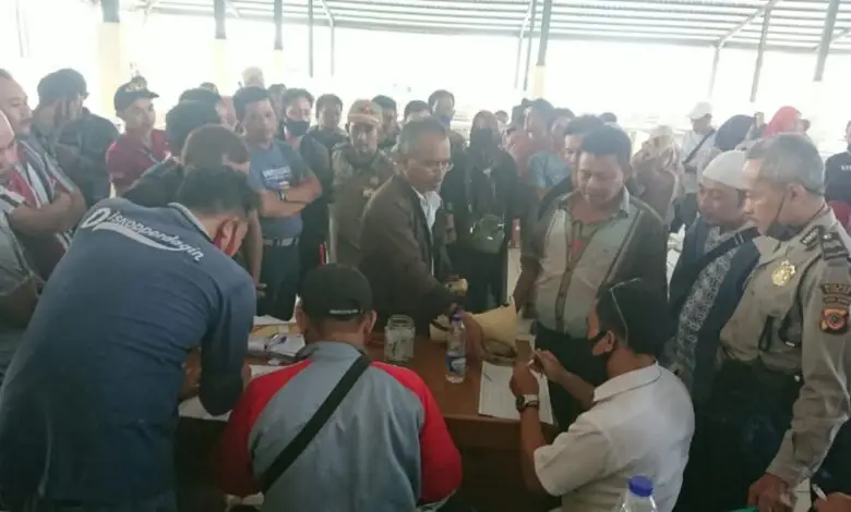 Pedagang Korban Kebakaran Pasar Ciranjang Antre Pembagian Los Baru