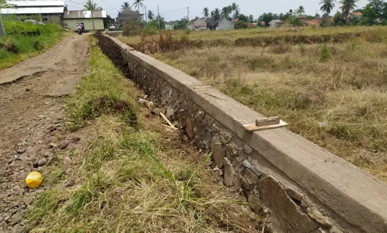 Pembangunan TPT di Desa Sukamaju Cianjur Tak Sesuai Perjanjian