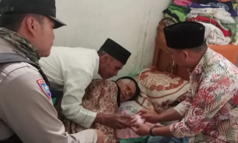 Pemdes Sukajembar Sukanagara Berikan Tunjangan Bagi Jompo, Lansia dan Disabilitas Dari BLT DD Ekstrem