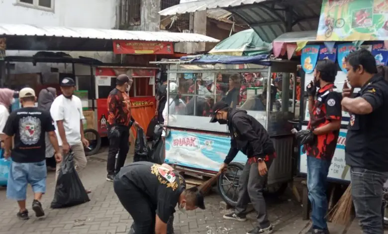 Pemuda Pancasila PAC Cipanas dan UPTD Pasar 'Bebersih' Lingkungan