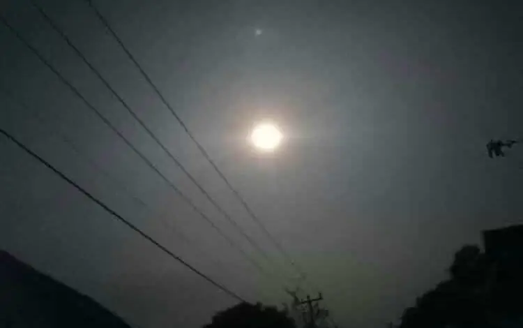 Penampakan Bulan Terang Semalam Supermoon Terakhir di tahun 2020