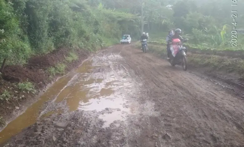 Pengendara Motor Sering Celaka Gara-gara Jalan Puncak 2 Licin