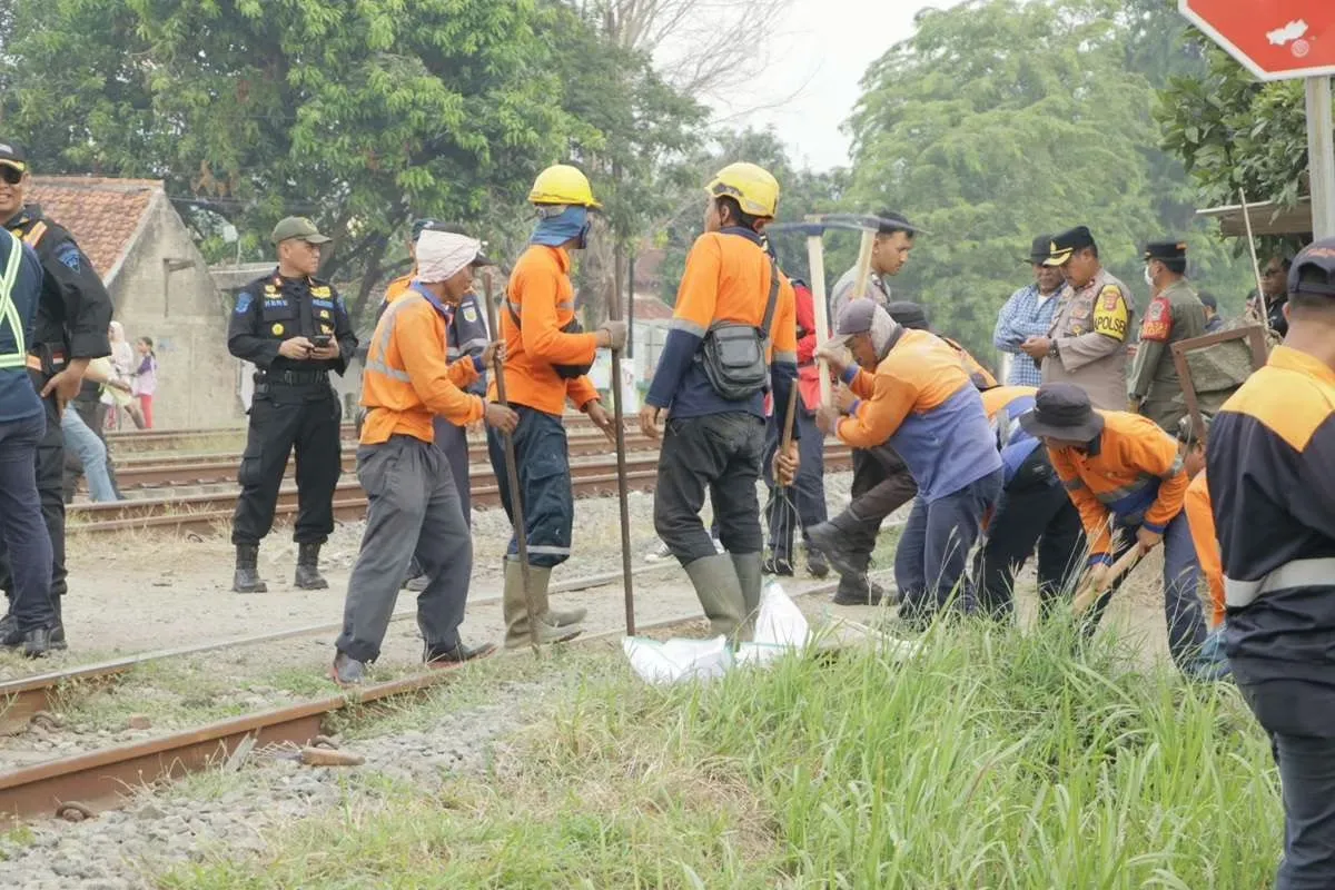 Penutupan 36 Perlintasan Liar di Bandung, KAI Daop 2 Tekan Angka Kecelakaan