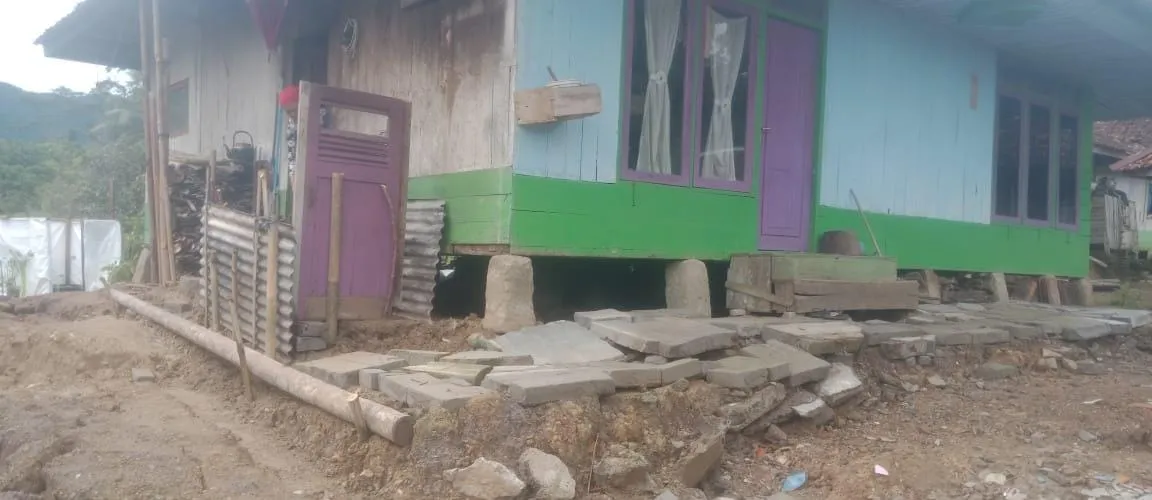Pergerakan Tanah Akibat Hujan Deras Landa Cianjur, Puluhan Rumah Rusak dan Warga Mengungsi