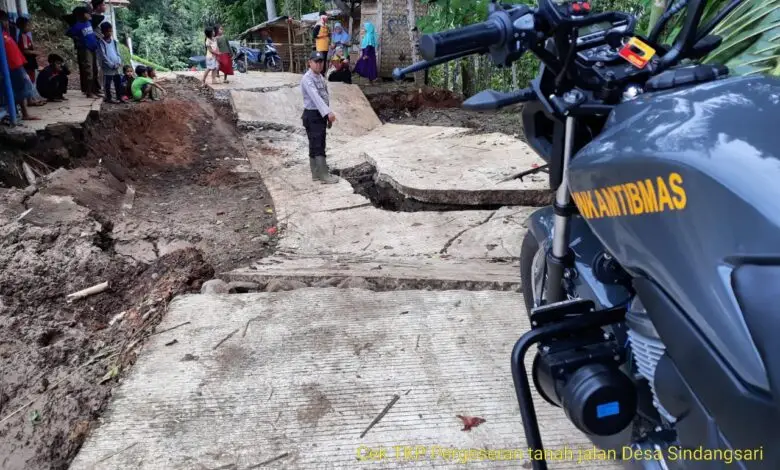 Pergeseran Tanah di Kadupandak, Jalan Desa 'Terbelah'