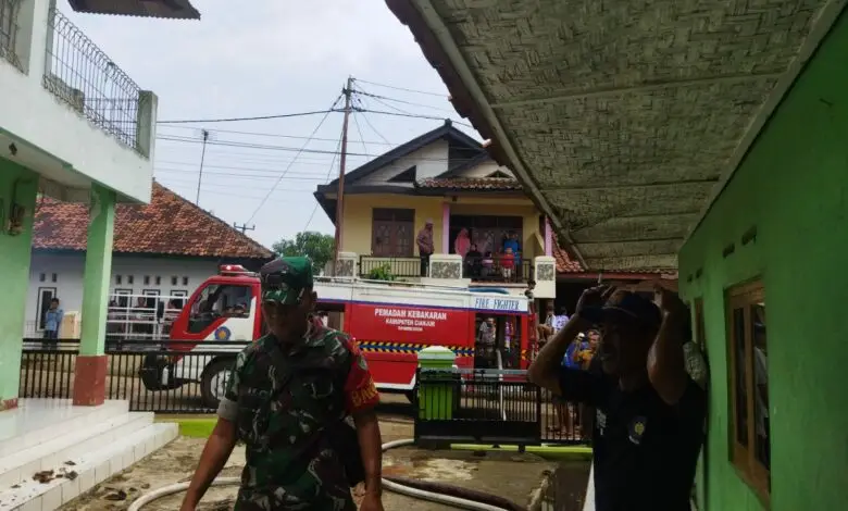 Pesantren Al-Istianah Bojongpicung Cianjur Kebakaran, Warga Berhamburan