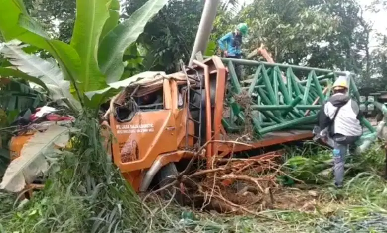 Pikap Tabrakan dengan Fuso di Cikalongkulon, Satu Orang Meninggal