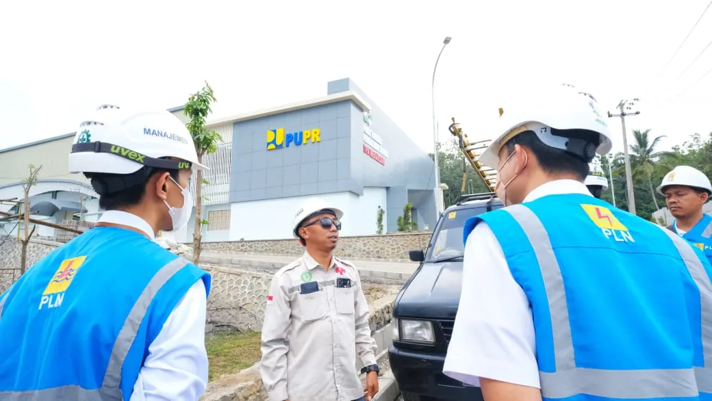 PLN UP3 Cianjur Dukung Pengelolaan Sampah di UPTD dengan Peningkatan Daya Listrik