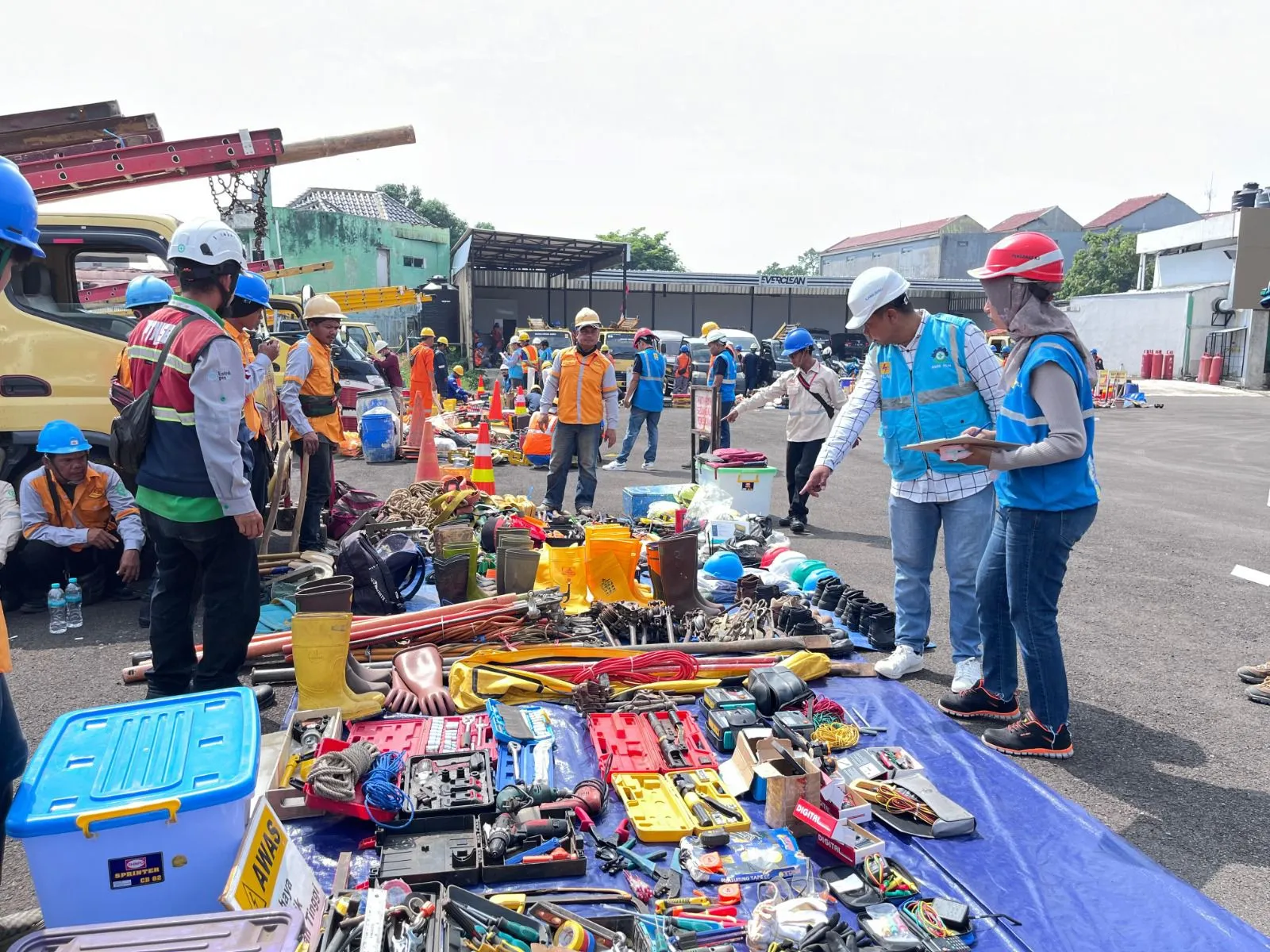 PLN UP3 Cianjur Gelar Pasukan dan Peralatan untuk Memastikan Kesiapan Mitra Kerja dalam Mendukung Kinerja Ekselen BUMN di Bawah Kepemimpinan Erick Thohir