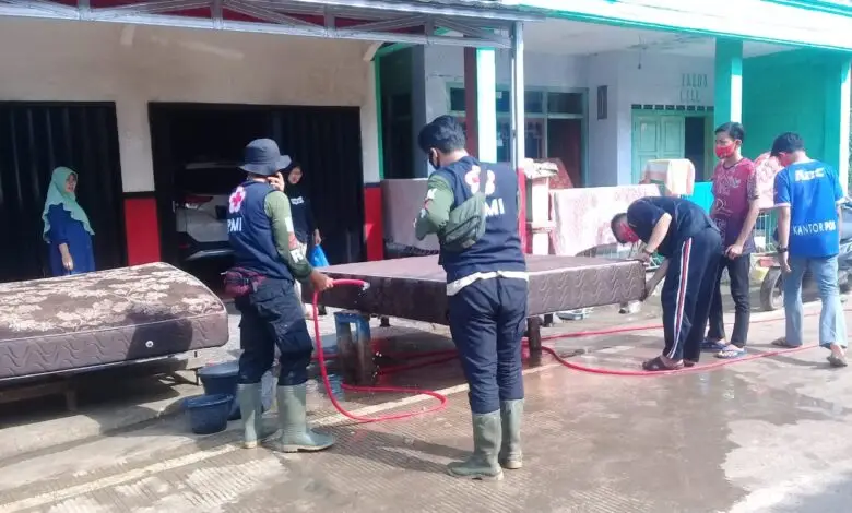 PMI Berikan Pelayanan Kesehatan ke Korban Banjir di Cianjur Selatan