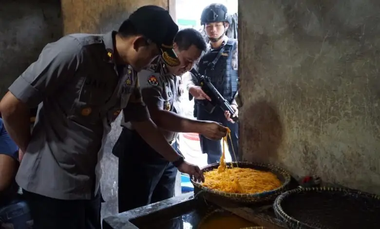 Polisi Gerebek Pabrik Mie Berformalin di Cianjur, Tujuh Orang Diamankan
