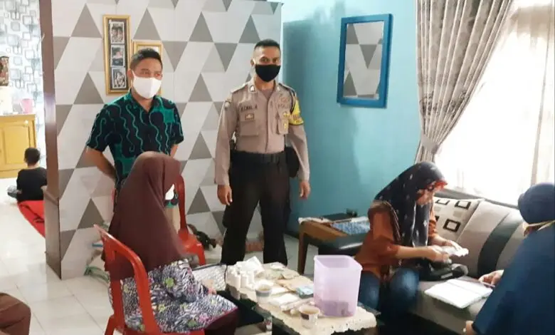 Polisi Pantau Penyaluran PKH di Desa Cibulakan