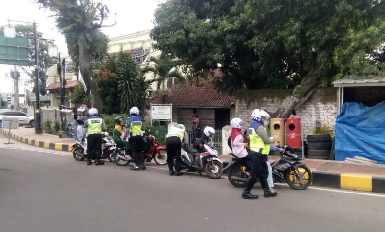 Polisi Razia Kendaraan di Cianjur, Sejumlah Pengendara Dihentikan