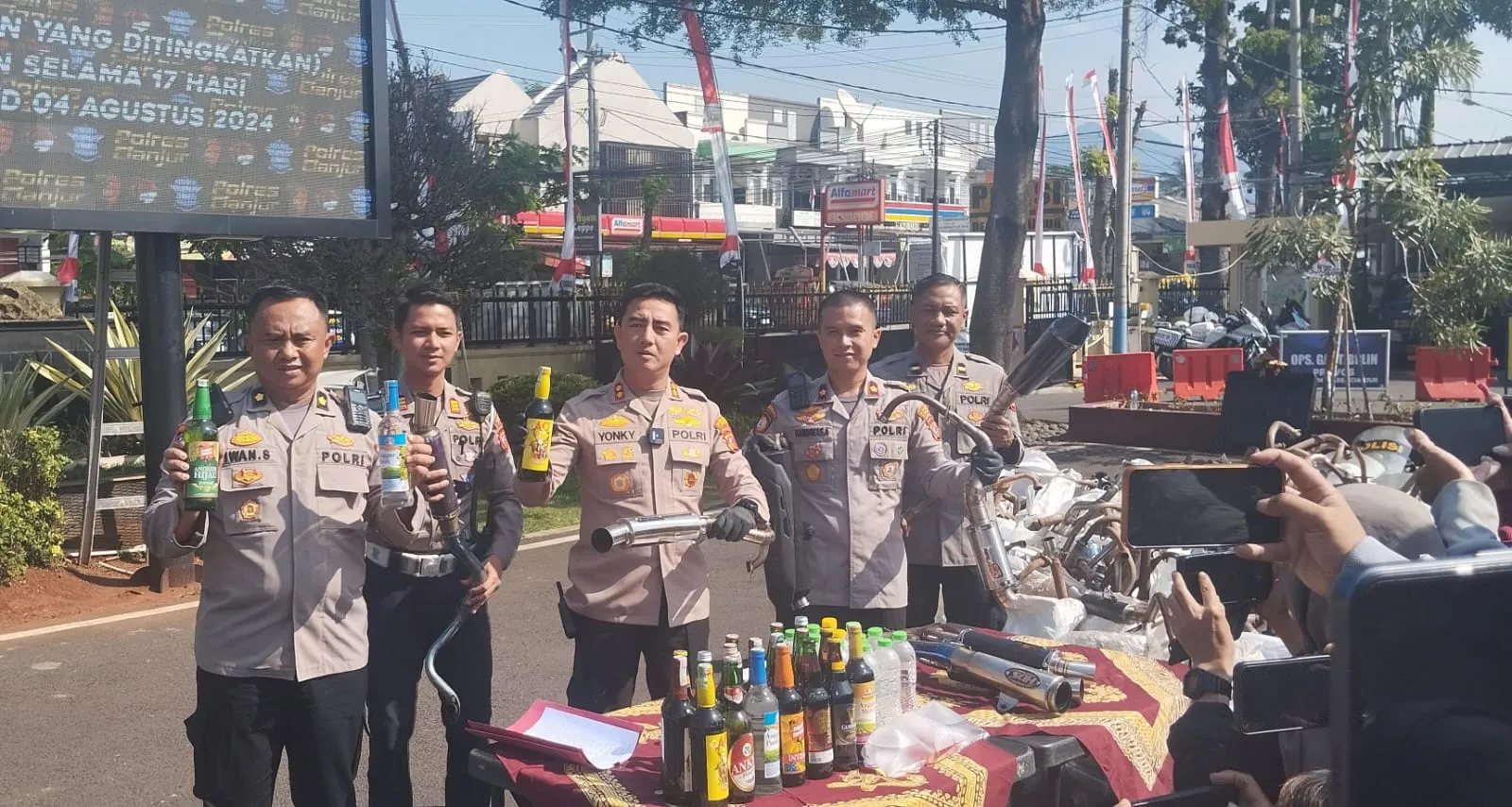Polres Cianjur Amankan Ribuan Knalpot Brong, Botol Miras dan Terduga Pelaku Premanisme