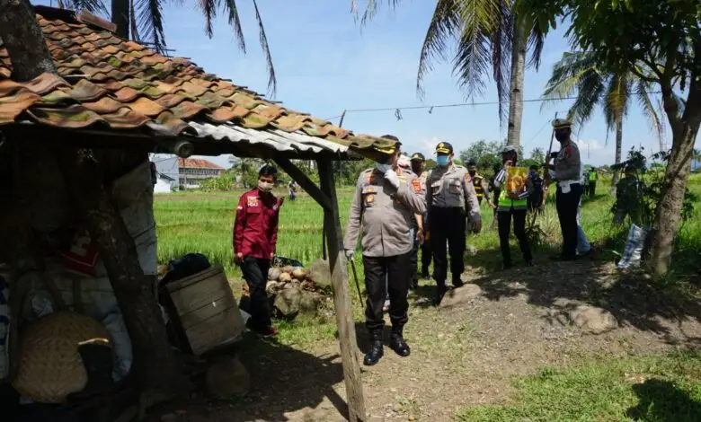 Polres Cianjur Bakal Perbaiki Rumah Reyot Milik Mak Iyah
