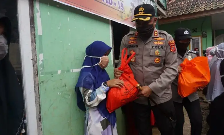 Polres Cianjur Gelar Bakti Sosial Serentak Peduli Covid-19