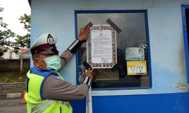 Polres Cianjur Tempel Maklumat Kapolri di Terminal Pasir Hayam