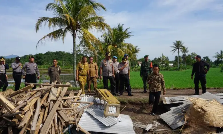 Polres Cianjur Tinjau Lokasi Bencana di Cilaku