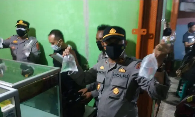 Polsek Bojongpicung Gelar Operasi Cipta Kondisi, Puluhan Botol Miras Disita